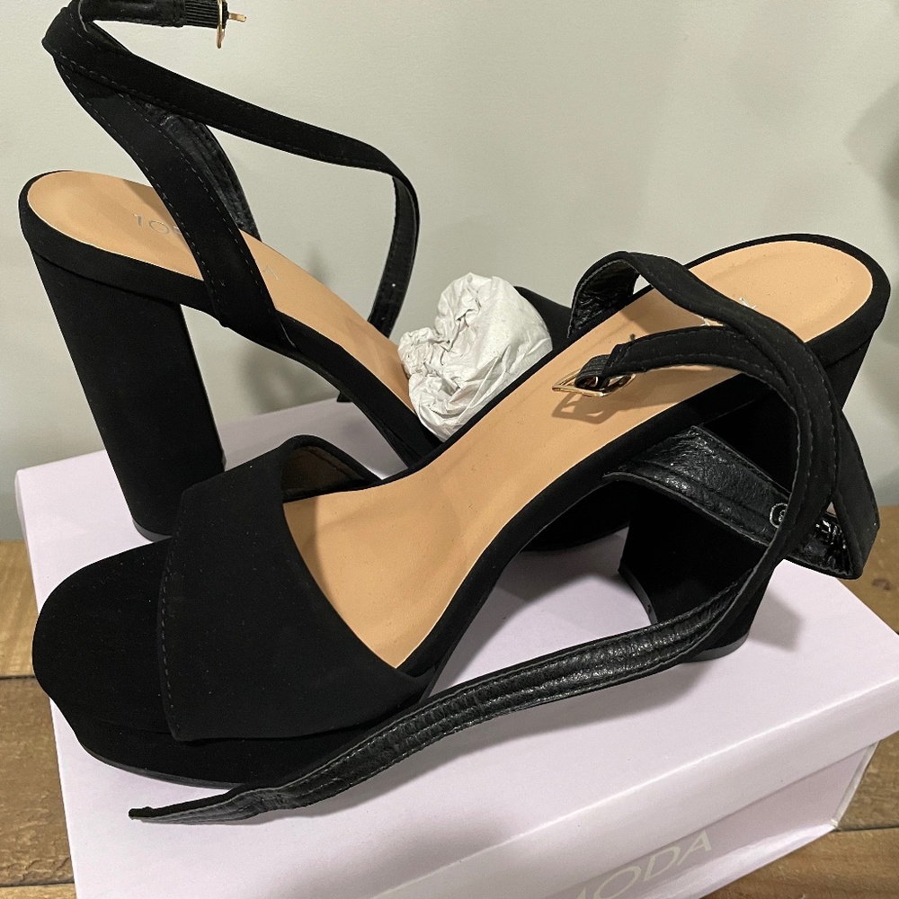 Black platform heels faux suede. 8.5 - Top Moda